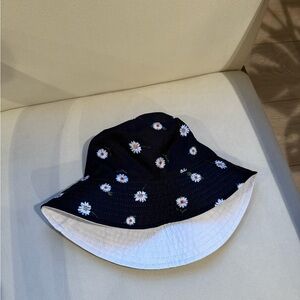 Spring daisy bucket hat!